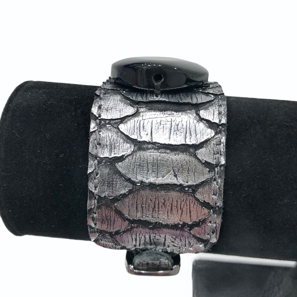 HEATHER HAWKINS SILVER CROCODILE LEATHER BRACELET WITH BLACK STONE - Picture 7 of 16